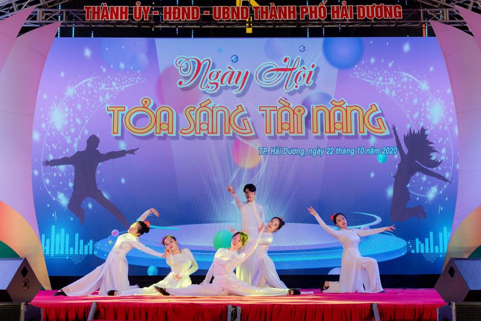Tưng bừng đêm hội “Tỏa sáng tài năng”