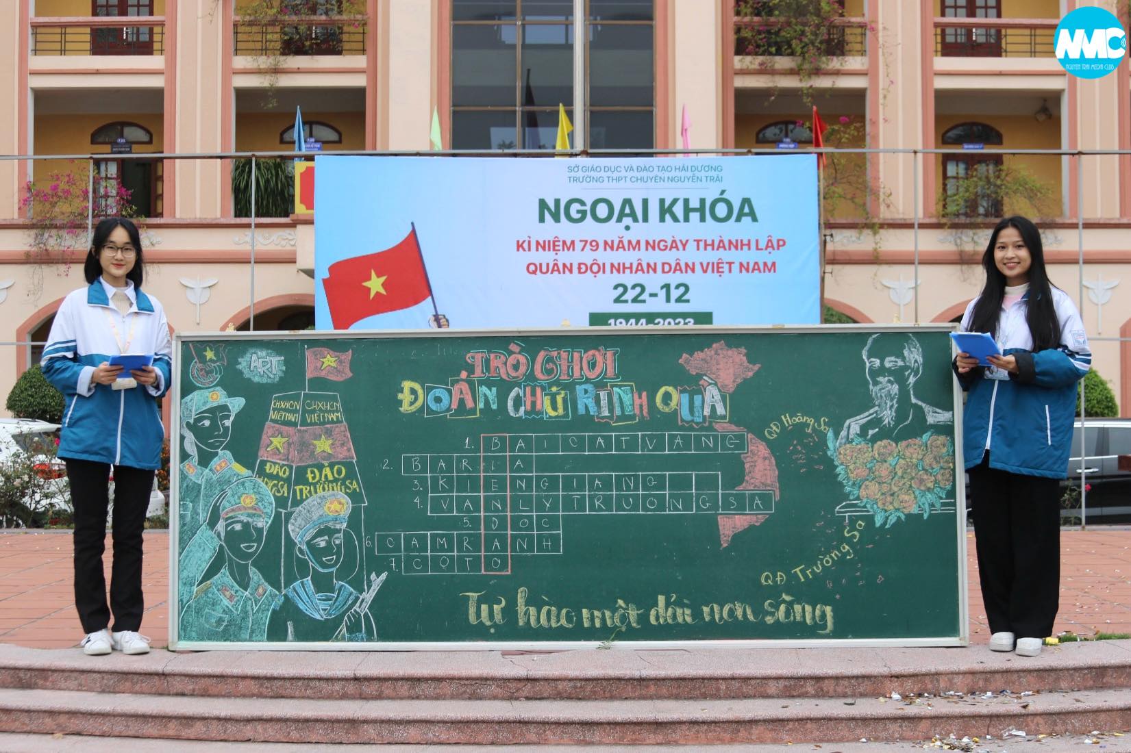 Nhấn để phóng to