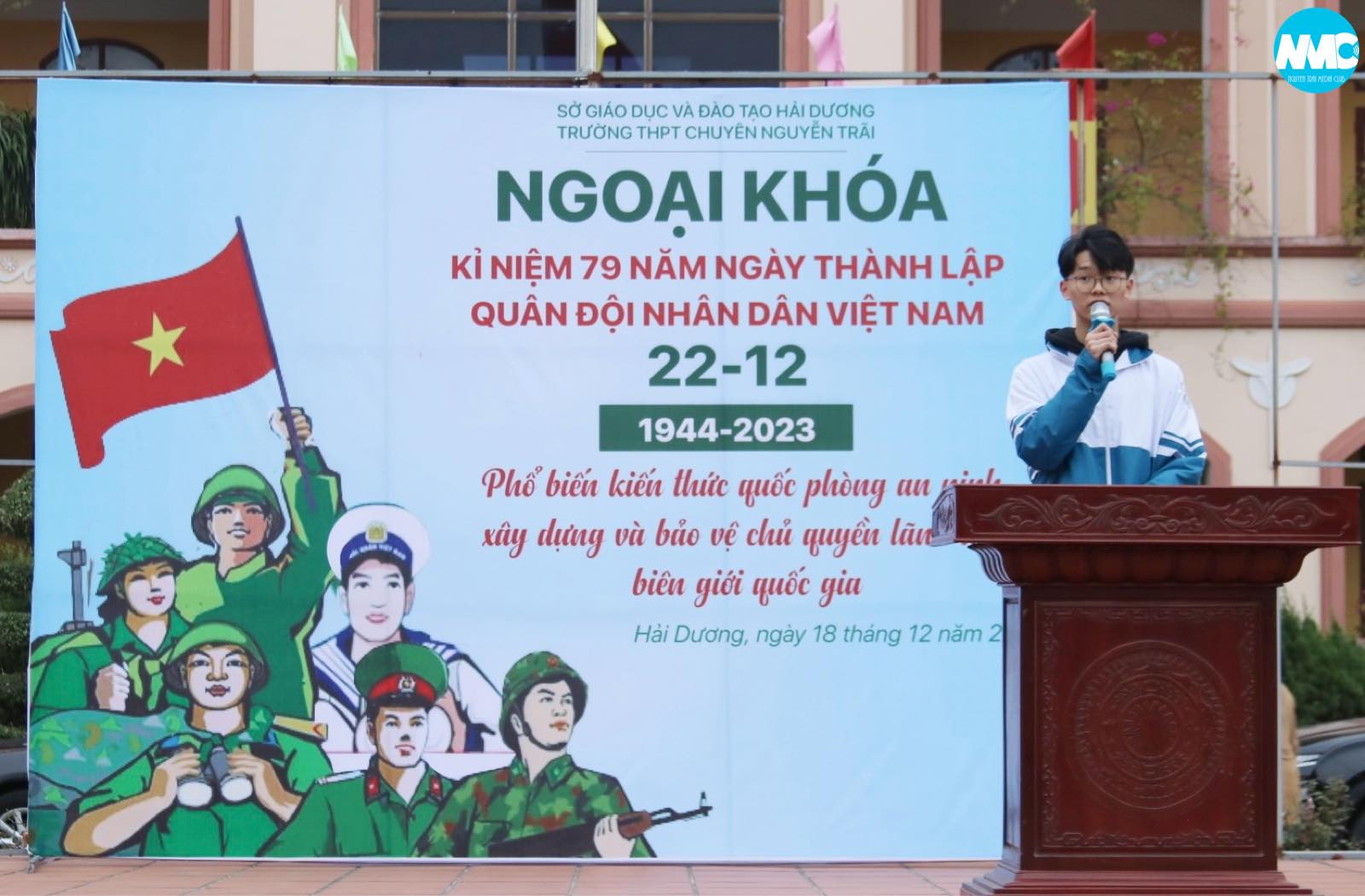Nhấn để phóng to