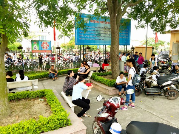 Giao hữu bóng đá: THTP Chuyên Nguyễn Trãi và Sở nội vụ Hải Dương