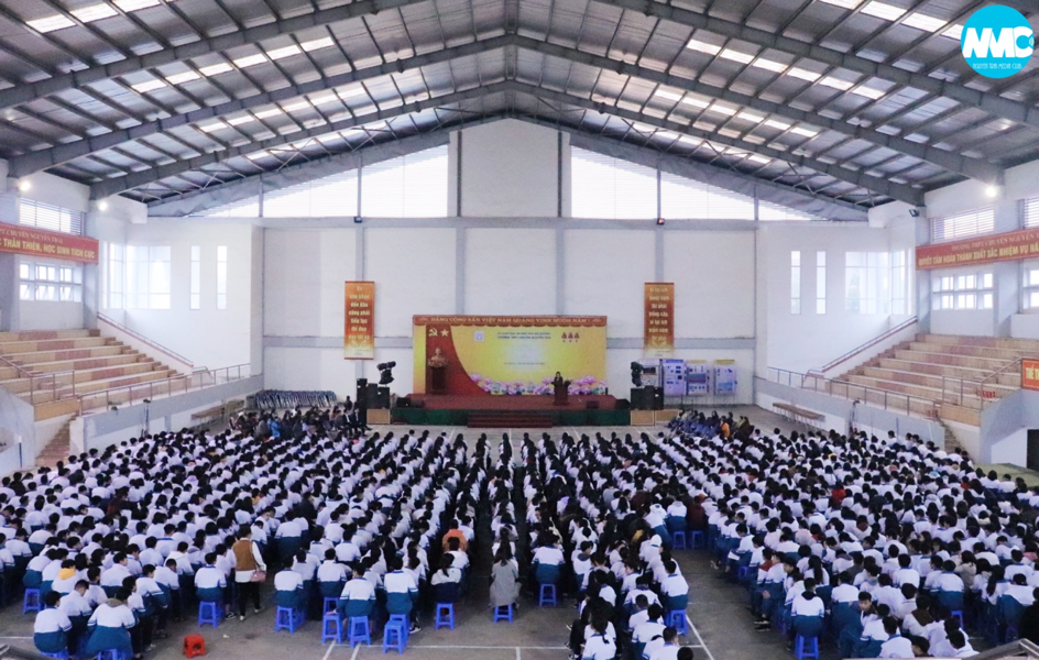 [BDT 67] Chuyên Nguyễn Trãi – Màu sắc
