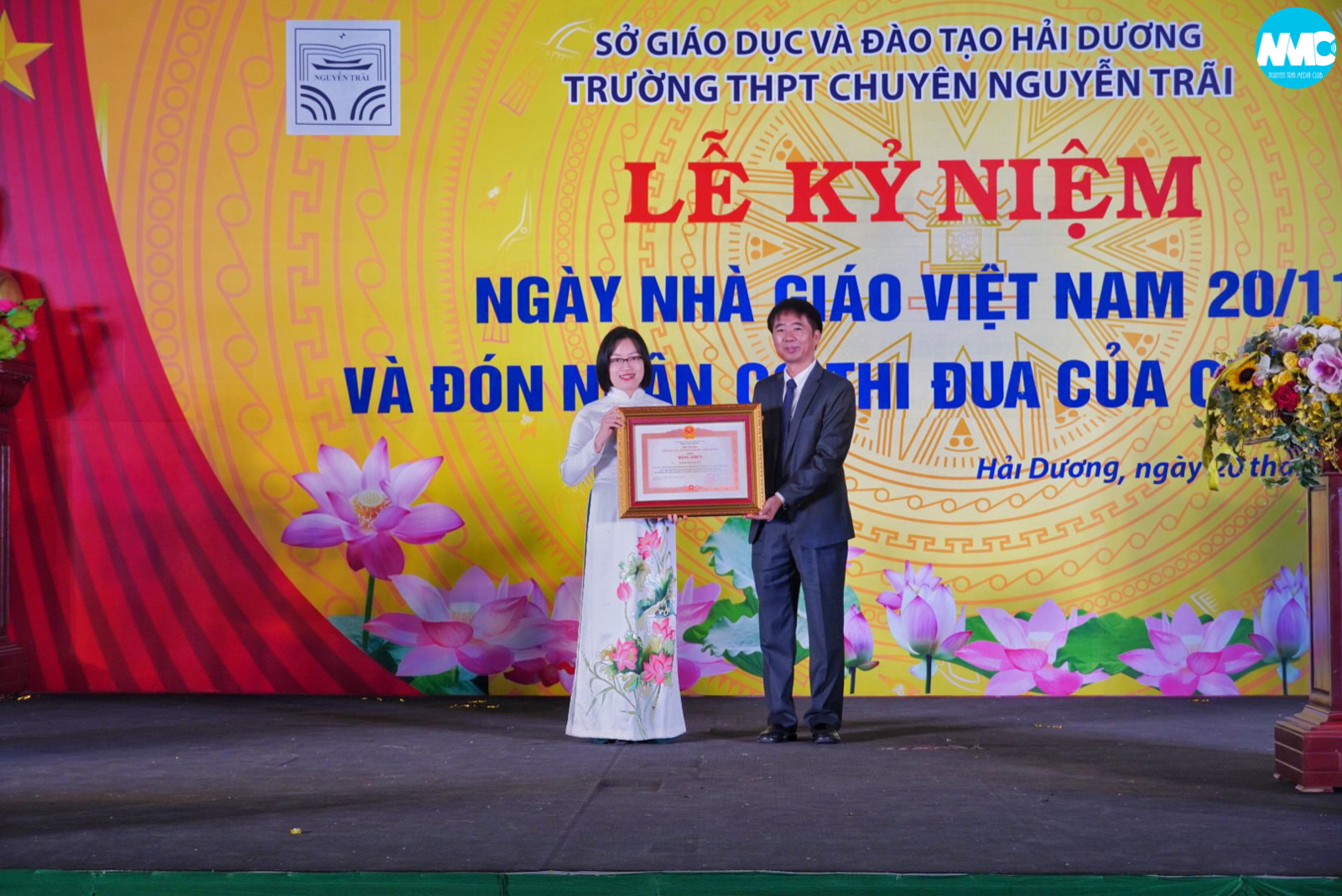 Nhấn để phóng to
