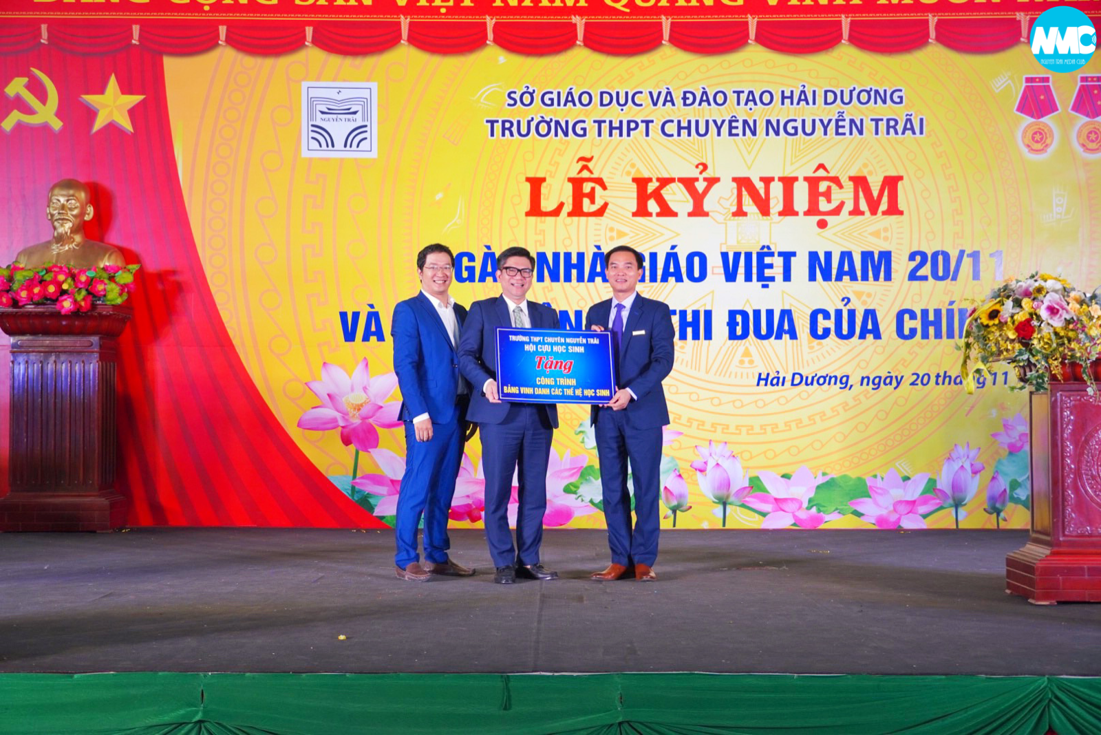 Nhấn để phóng to