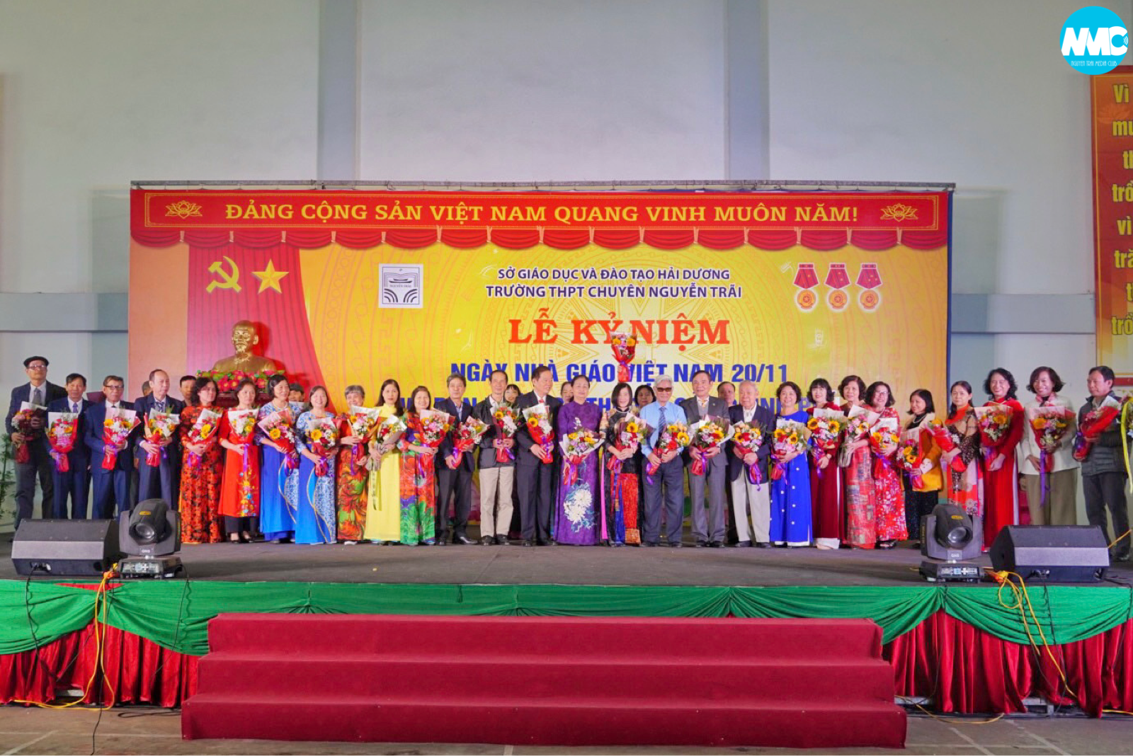 Nhấn để phóng to
