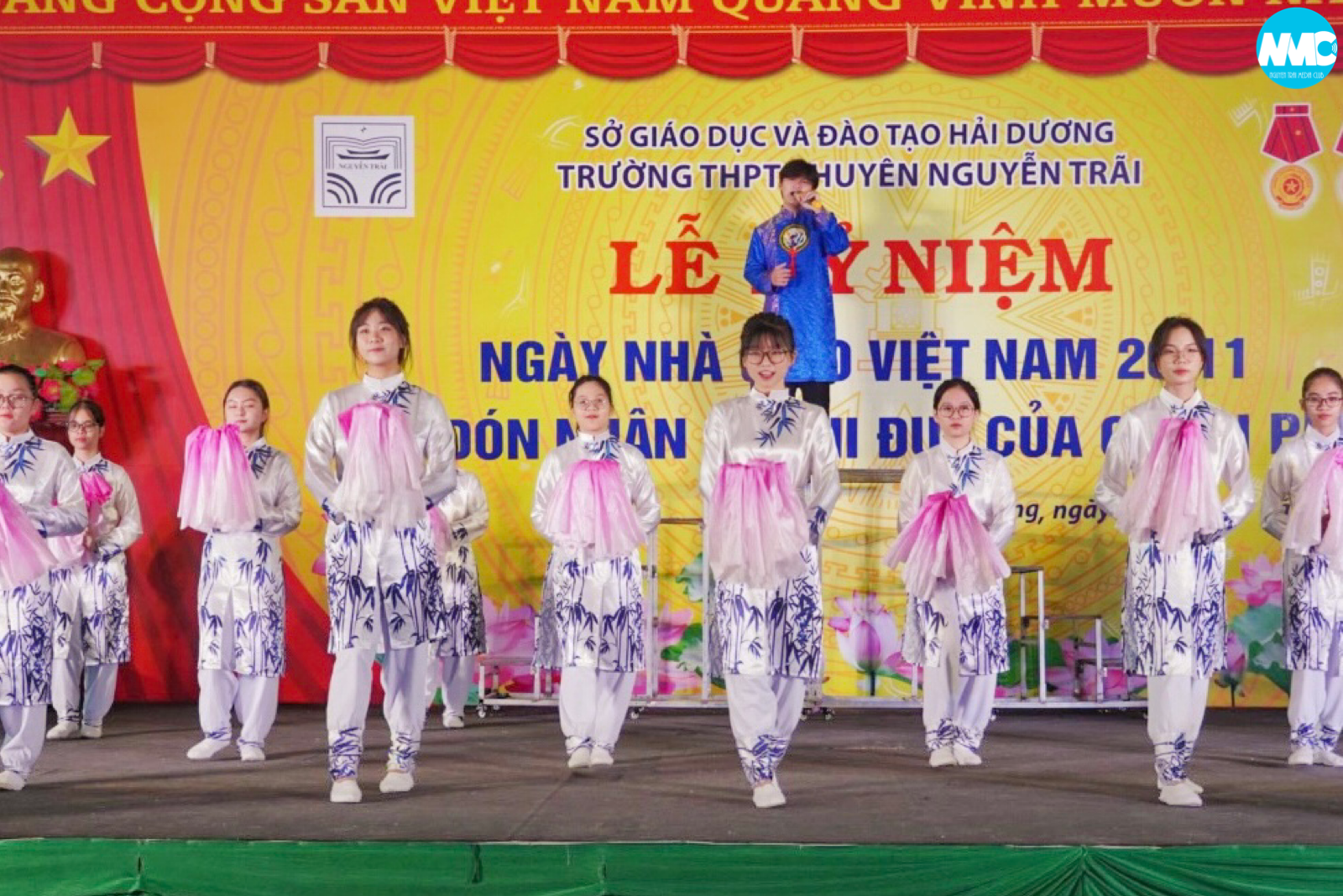 Nhấn để phóng to