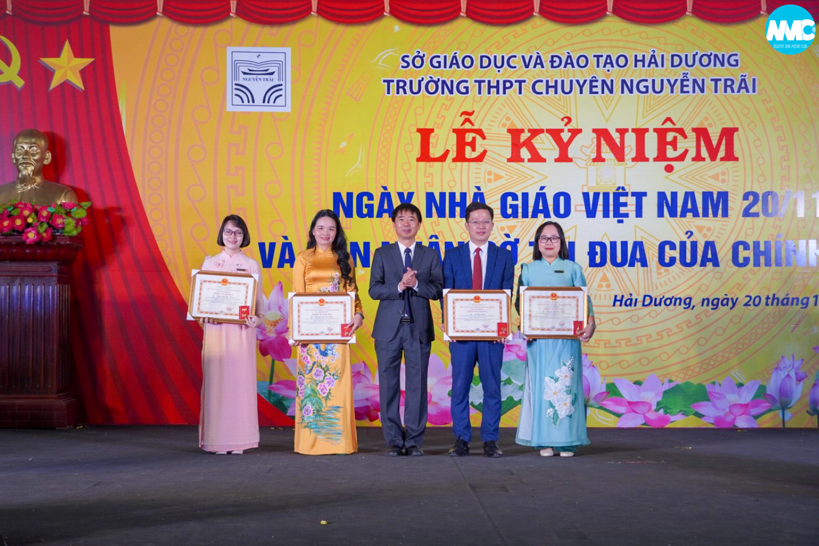 Nhấn để phóng to