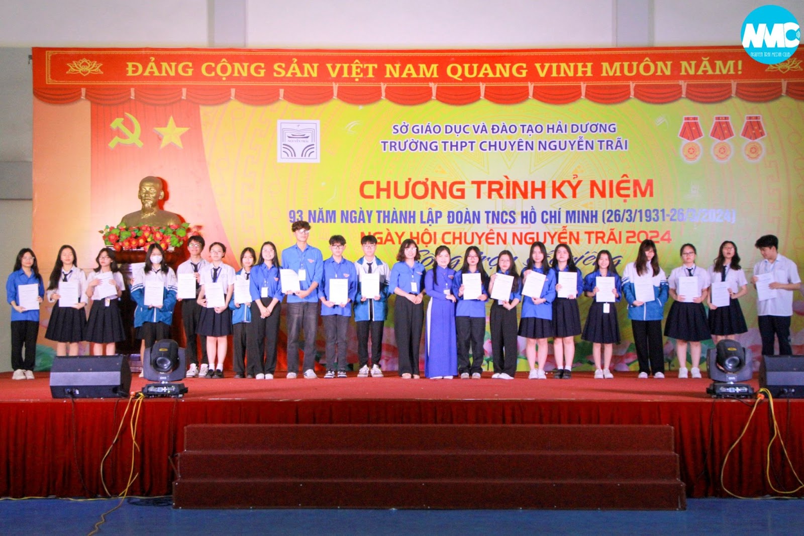 Nhấn để phóng to
