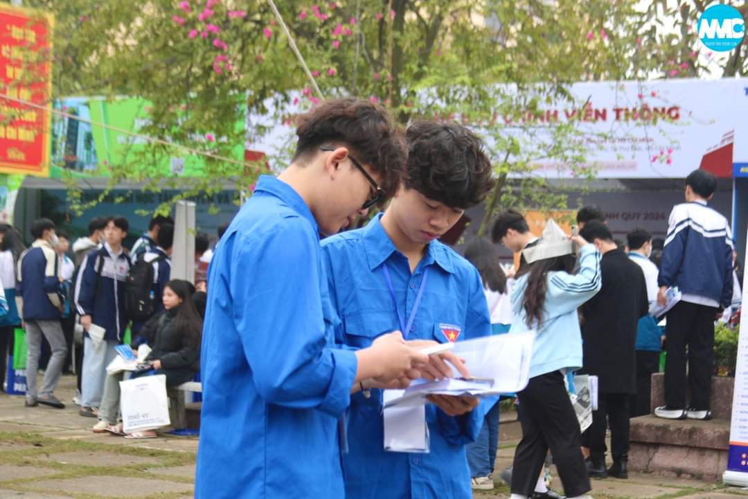 Nhấn để phóng to
