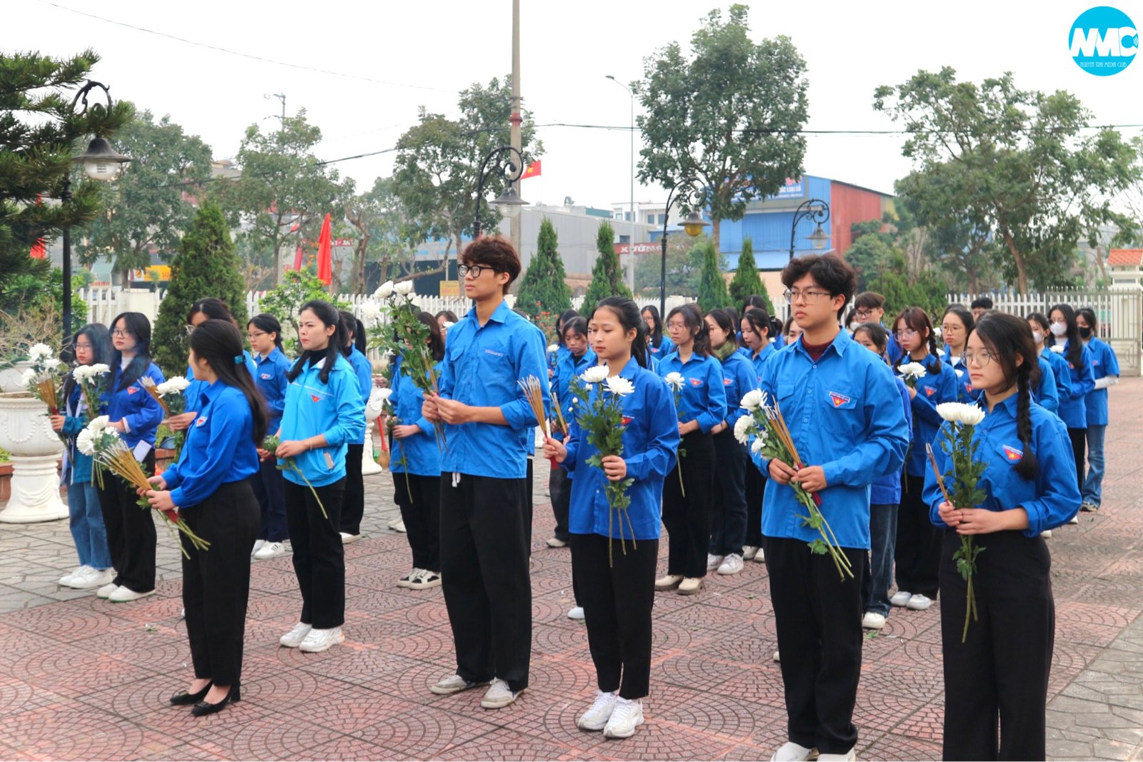 Nhấn để phóng to
