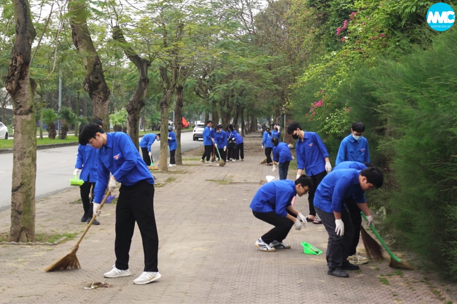 Nhấn để phóng to