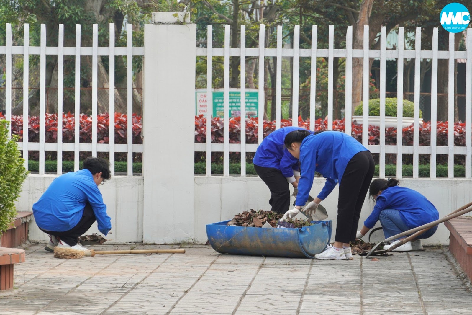 Nhấn để phóng to