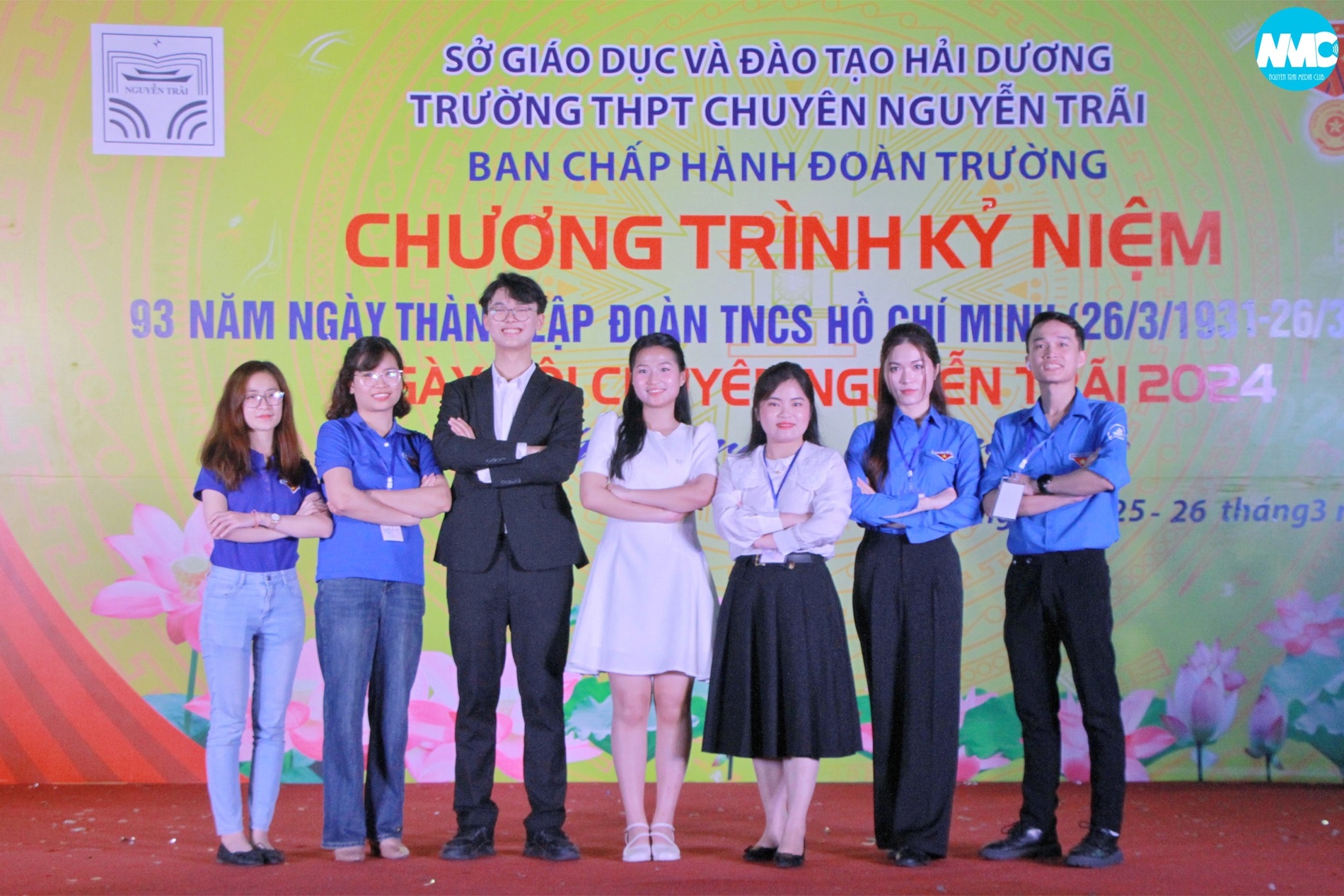 Nhấn để phóng to