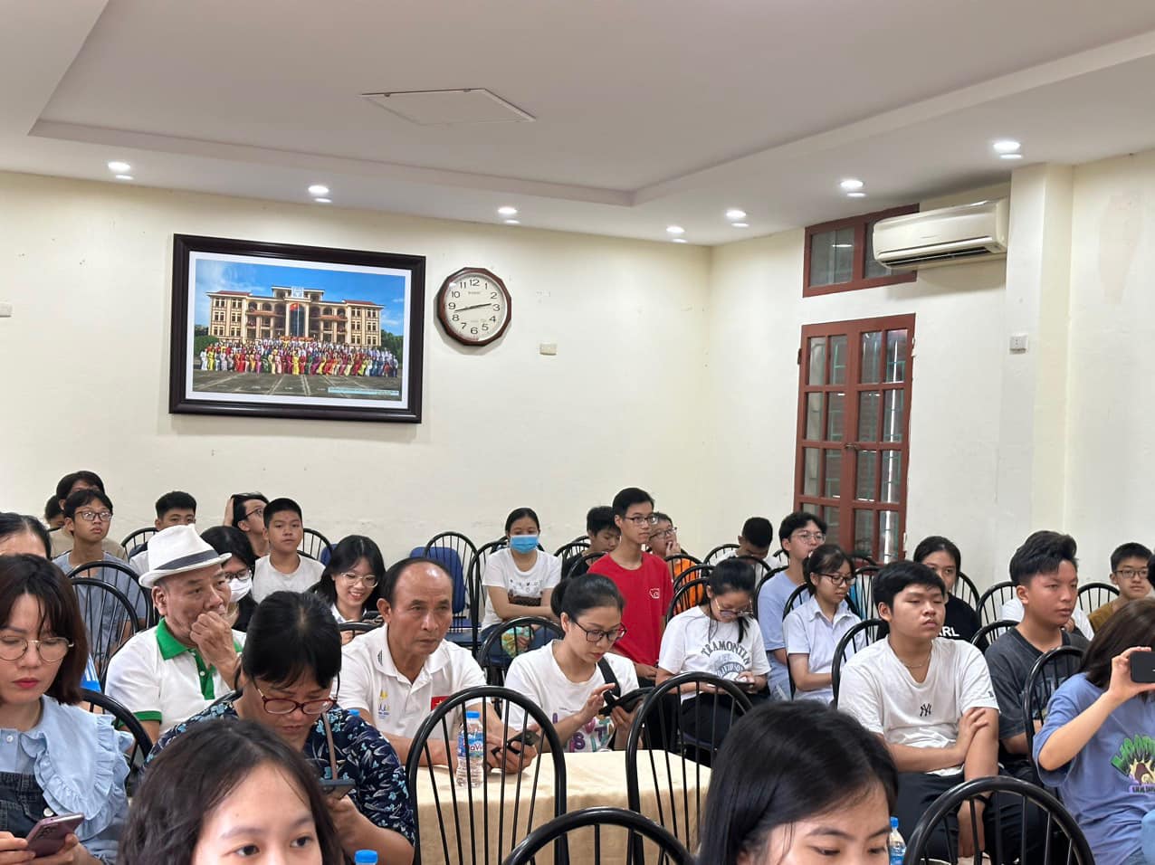 Nhấn để phóng to