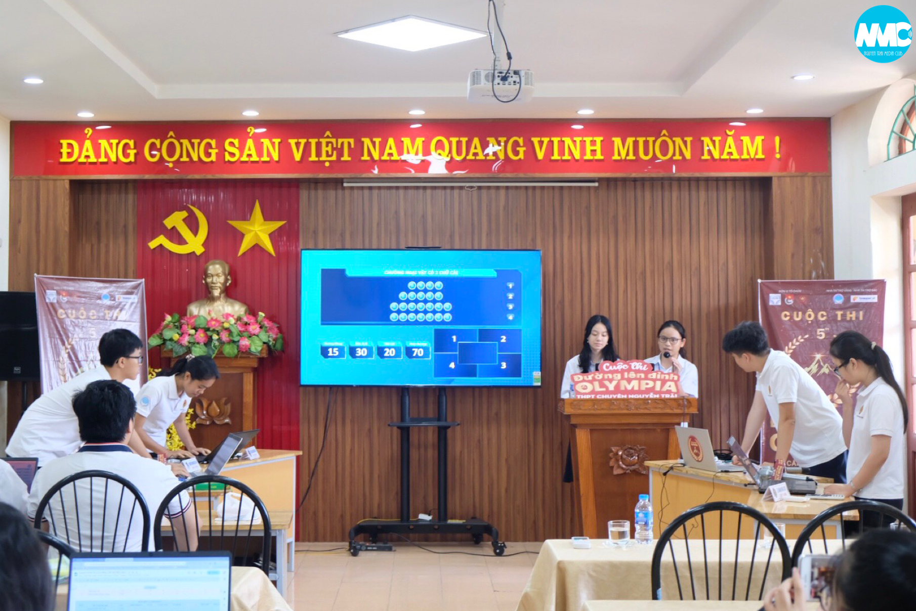 Nhấn để phóng to