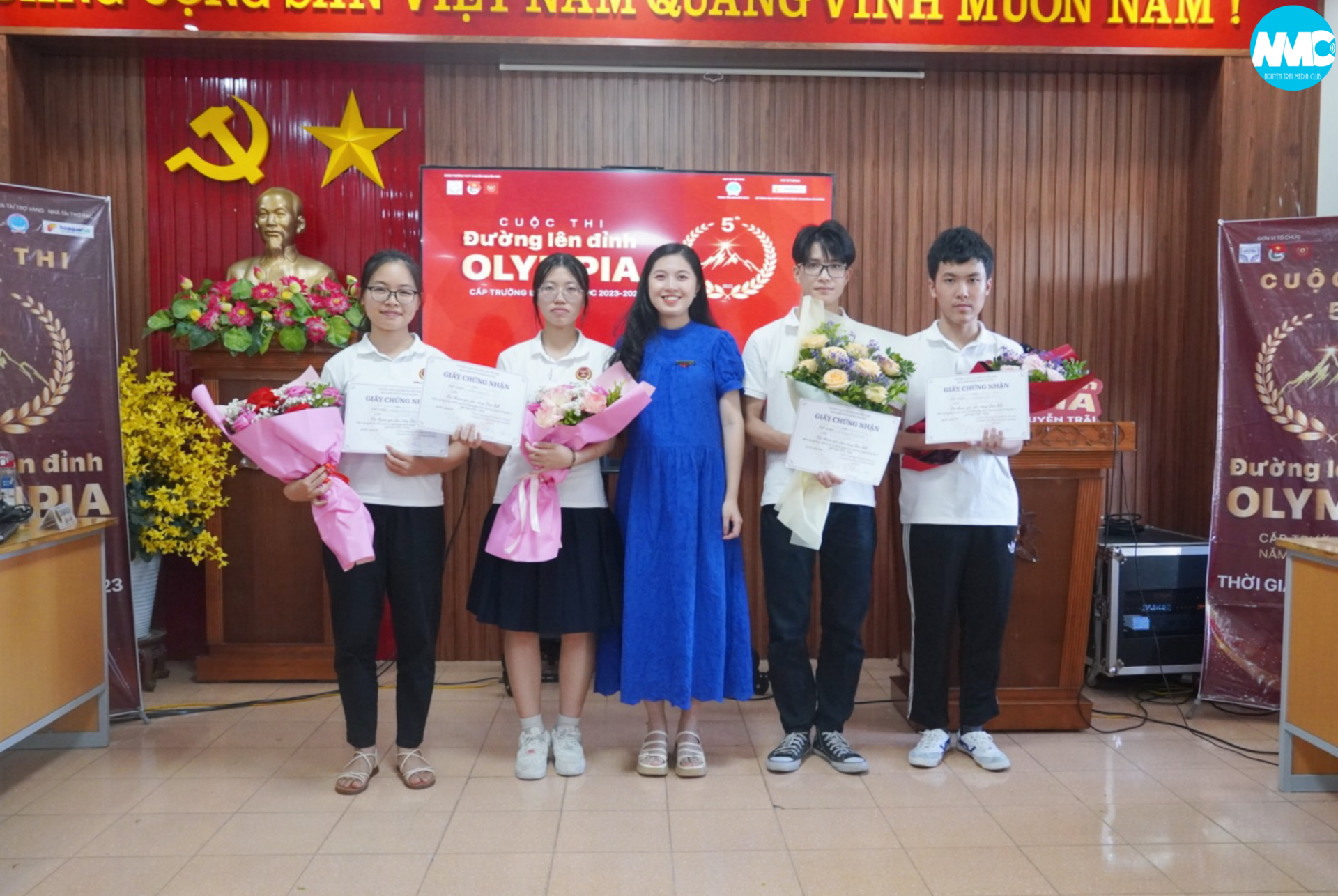 Nhấn để phóng to