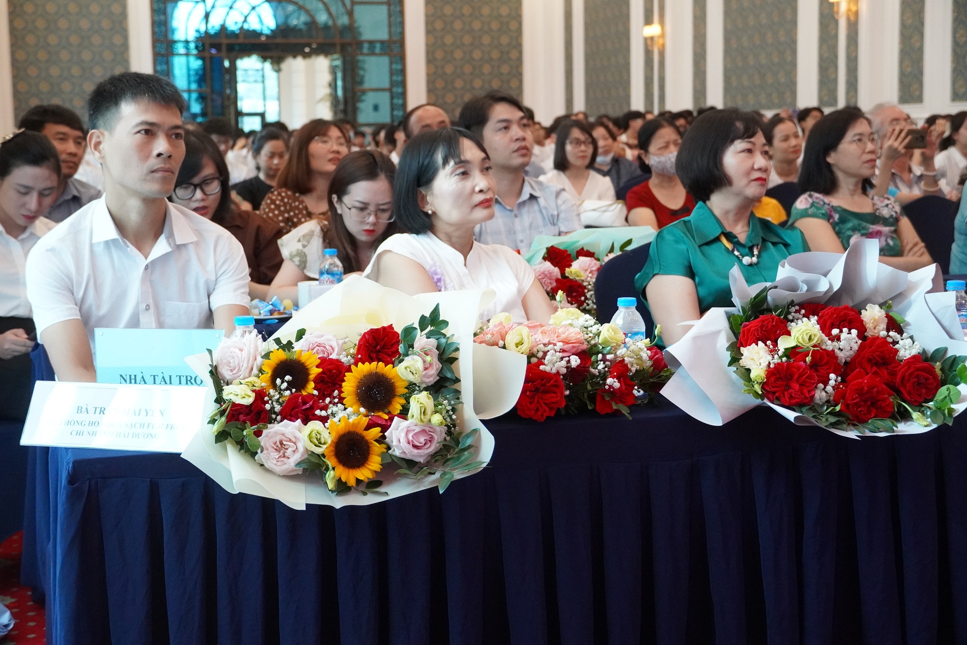 Nhấn để phóng to