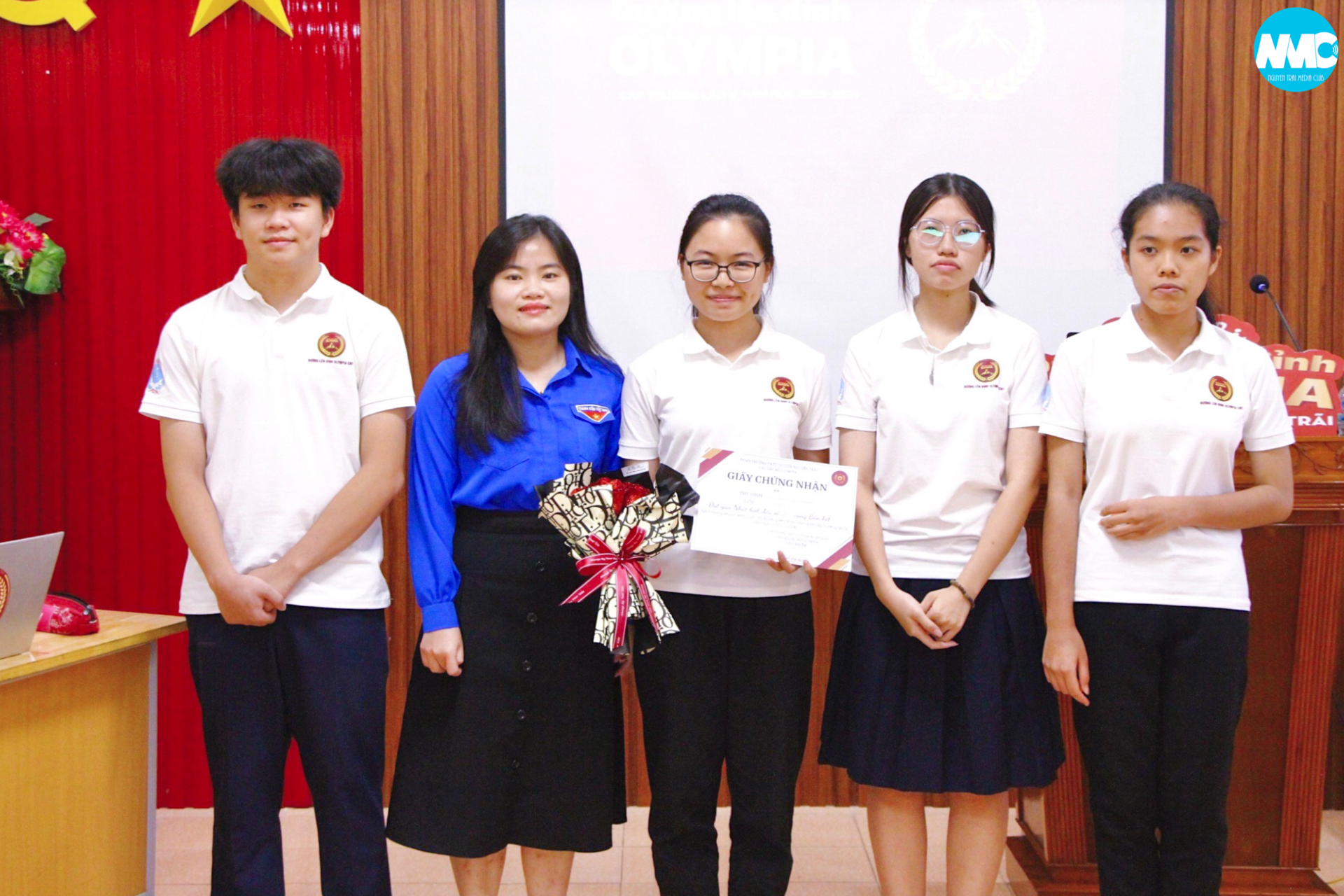 Nhấn để phóng to
