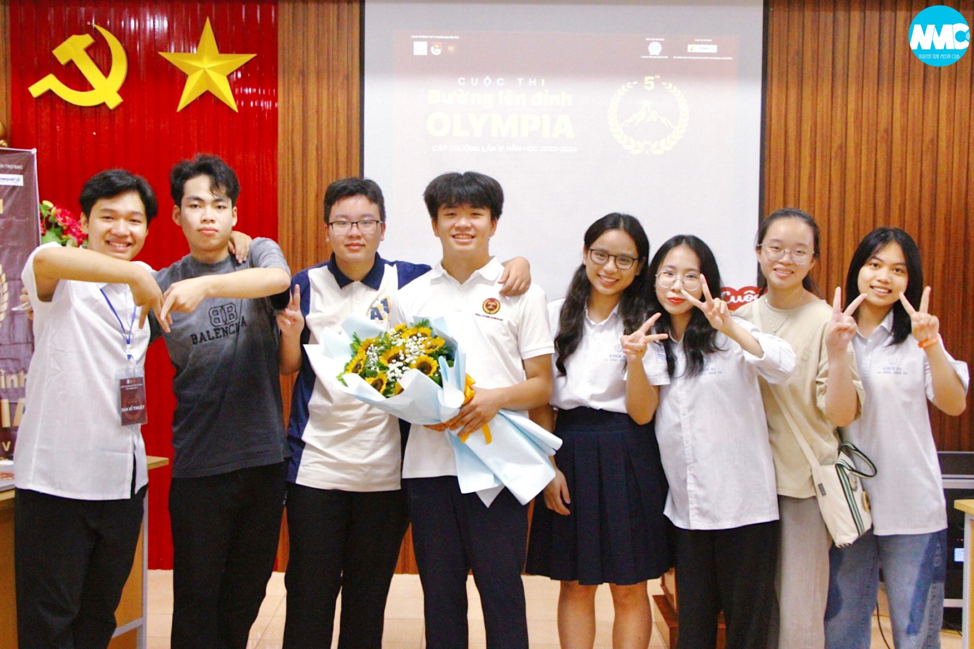 Nhấn để phóng to