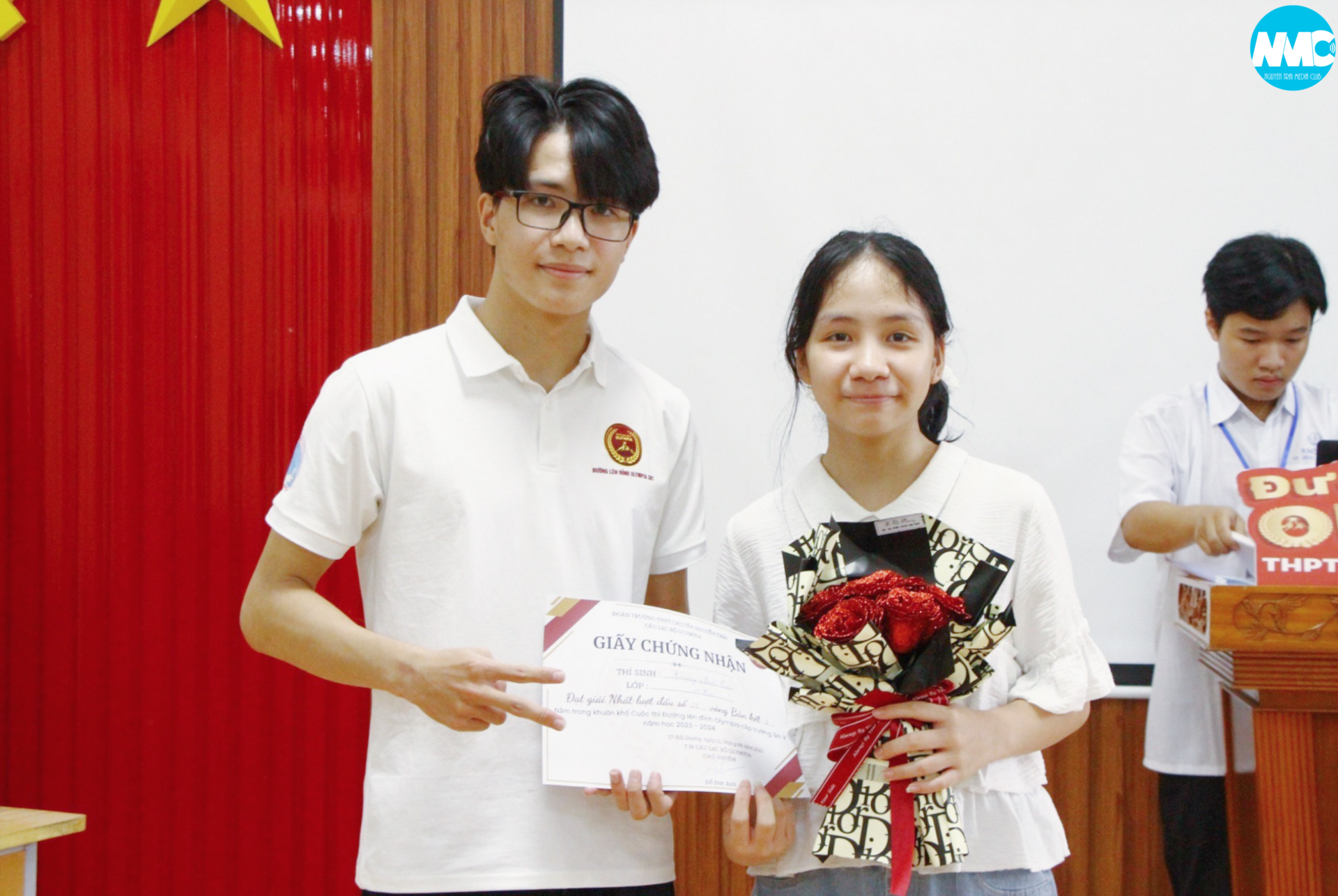 Nhấn để phóng to