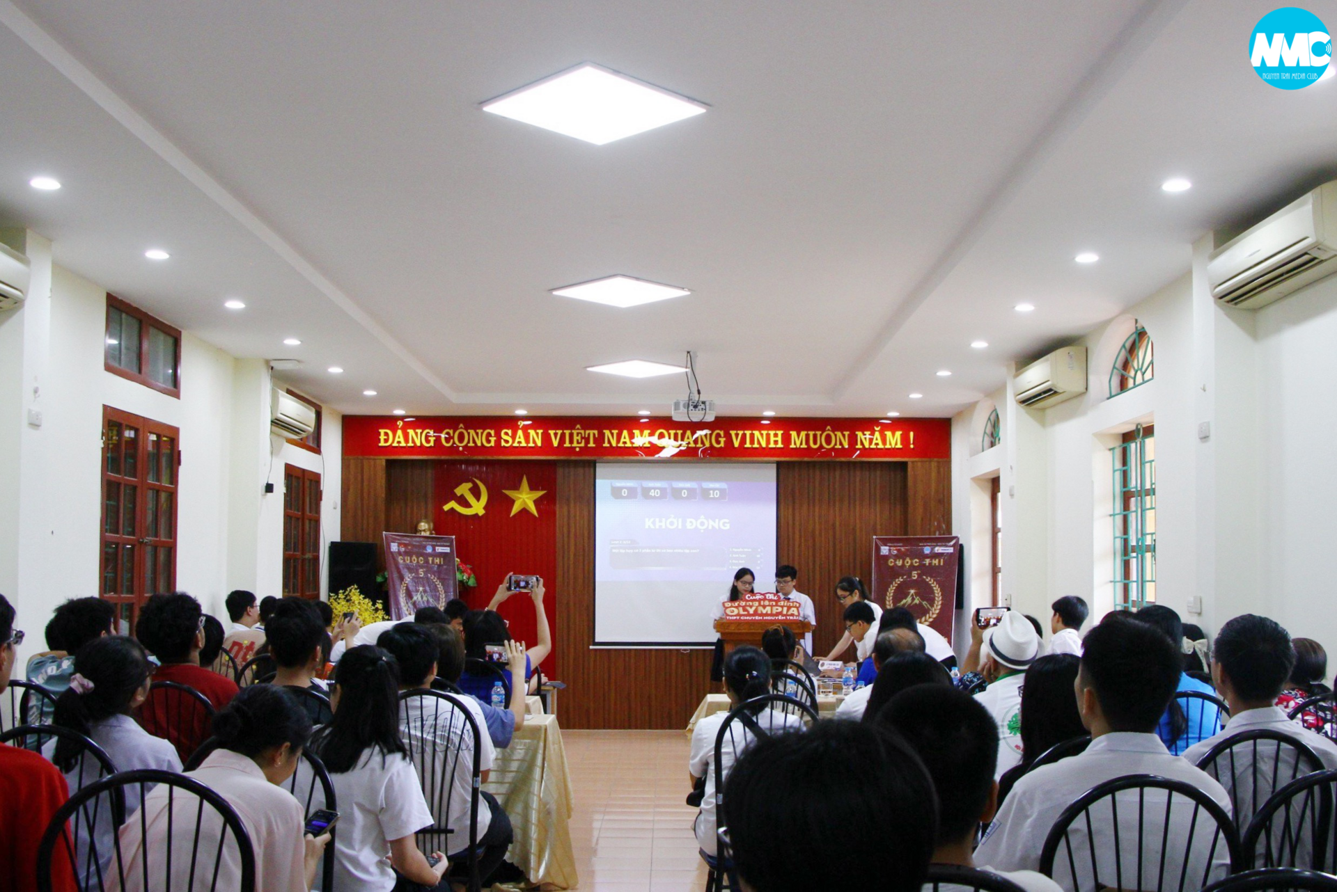 Nhấn để phóng to