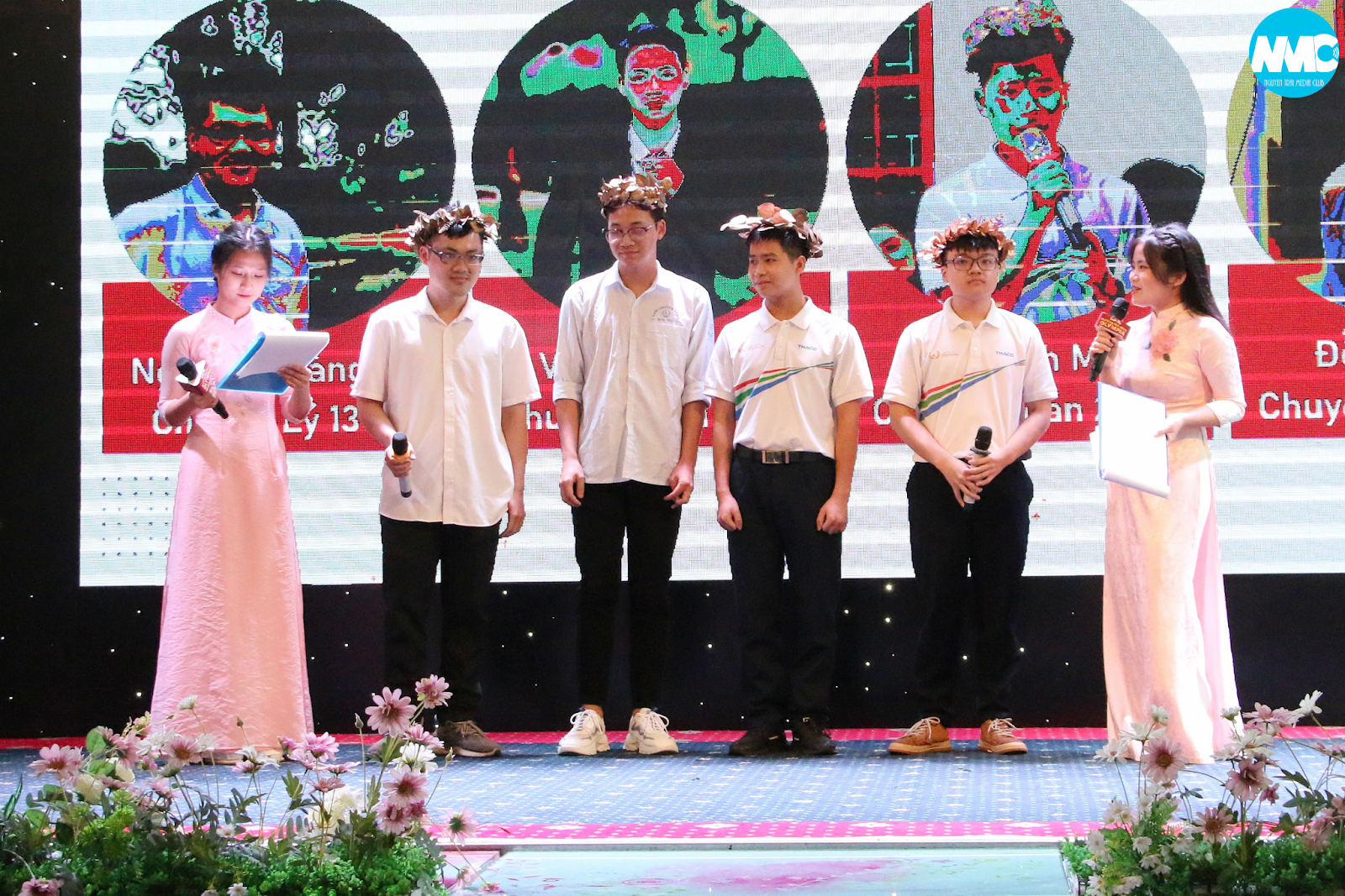 Nhấn để phóng to