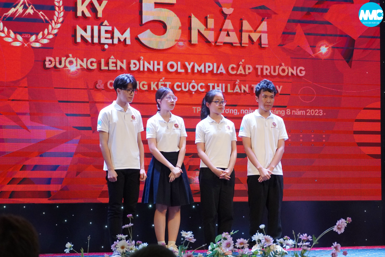 Nhấn để phóng to