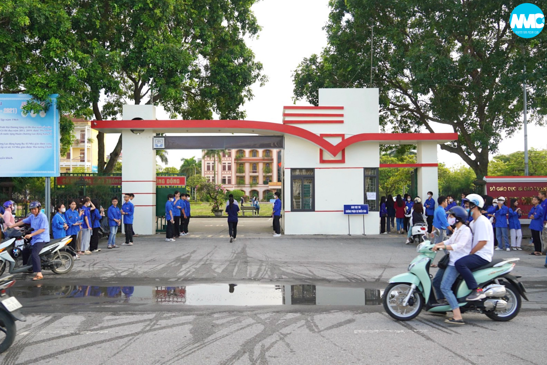 Tiếp sức mùa thi trong kỳ thi Tốt nghiệp THPT 2023 tại trường THPT chuyên Nguyễn Trãi