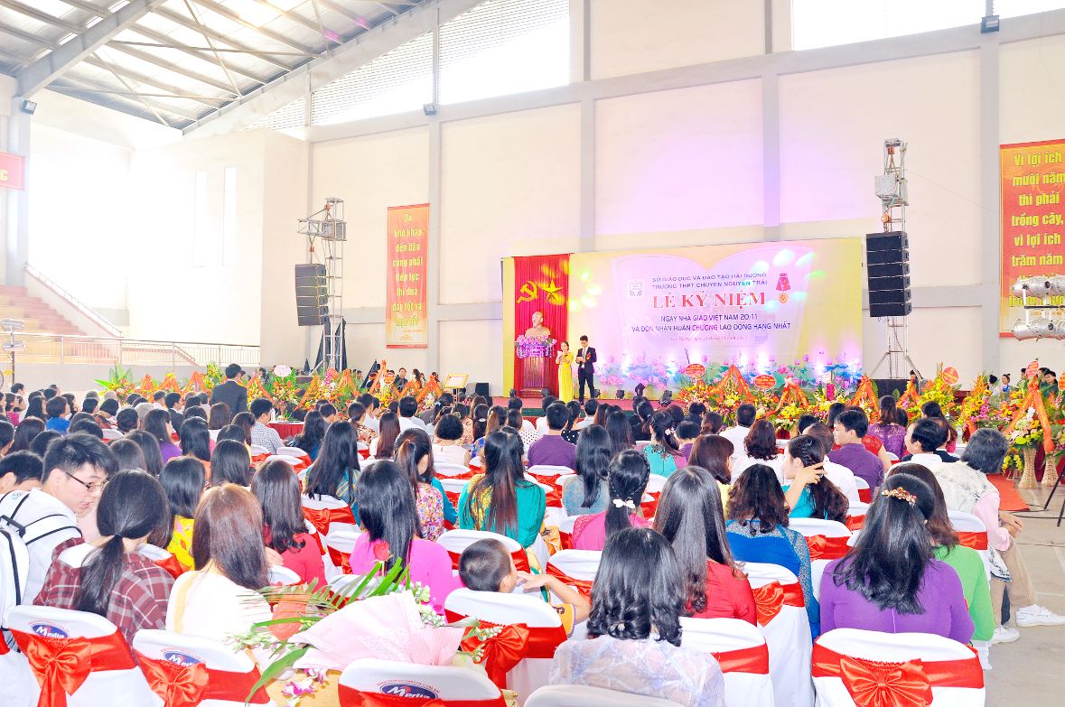 Nhấn để phóng to