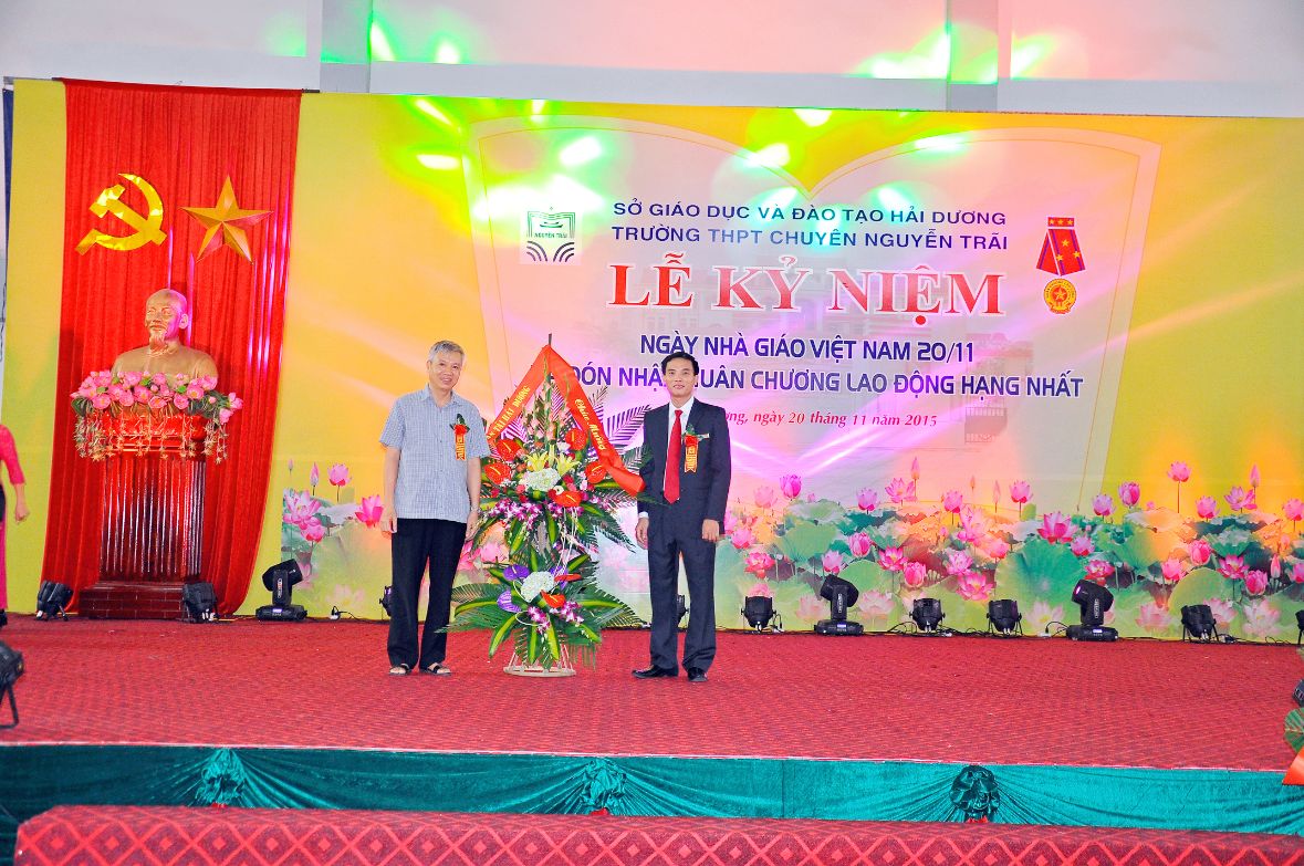 Nhấn để phóng to