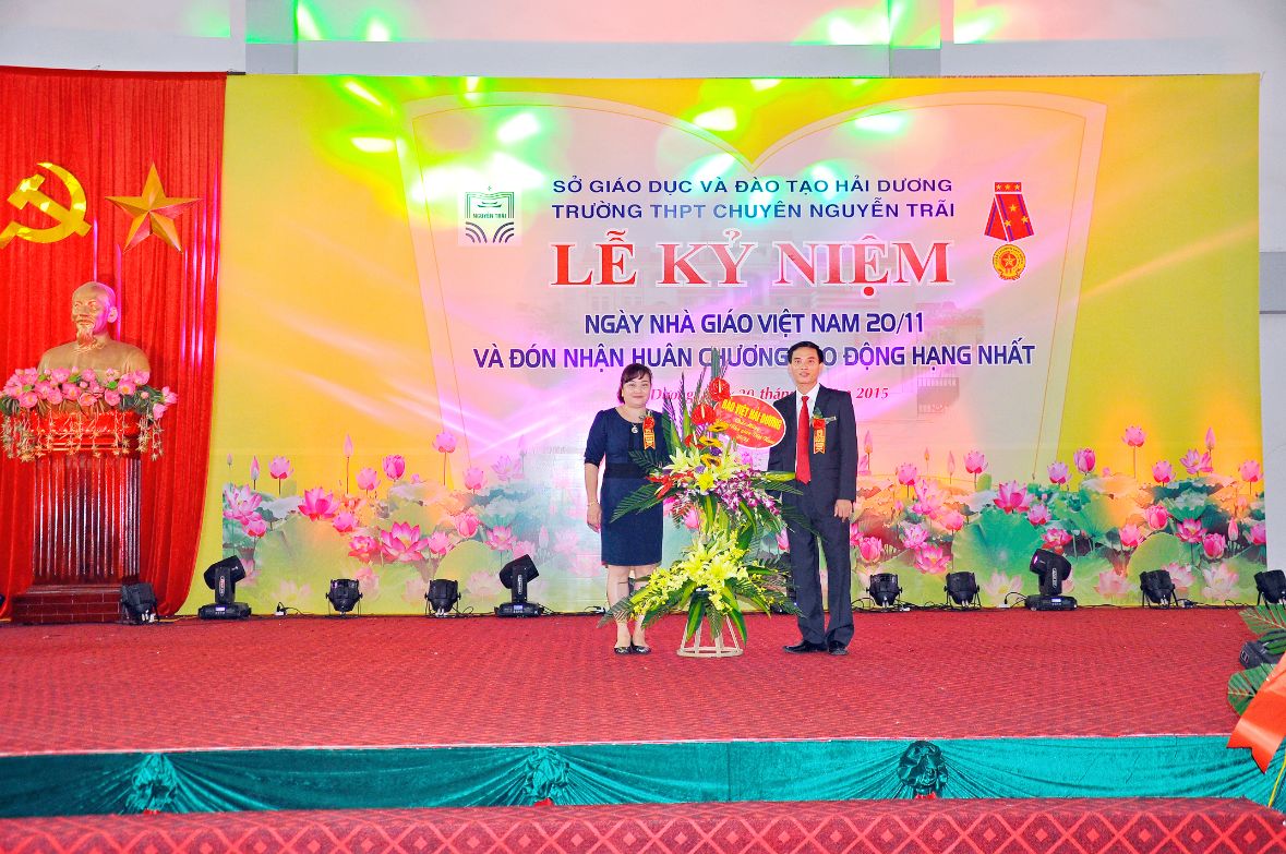 Nhấn để phóng to