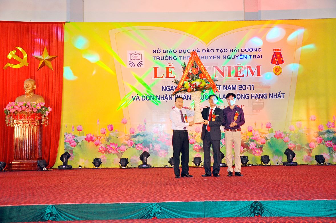 Nhấn để phóng to