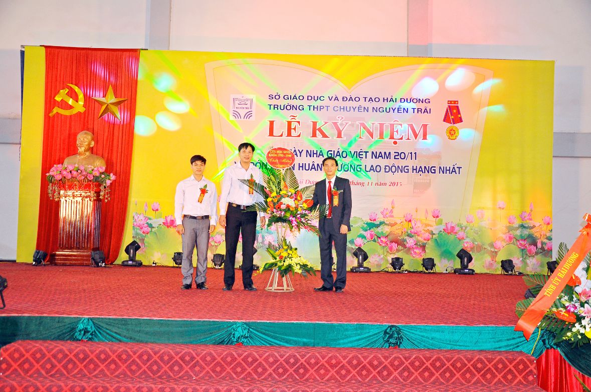 Nhấn để phóng to