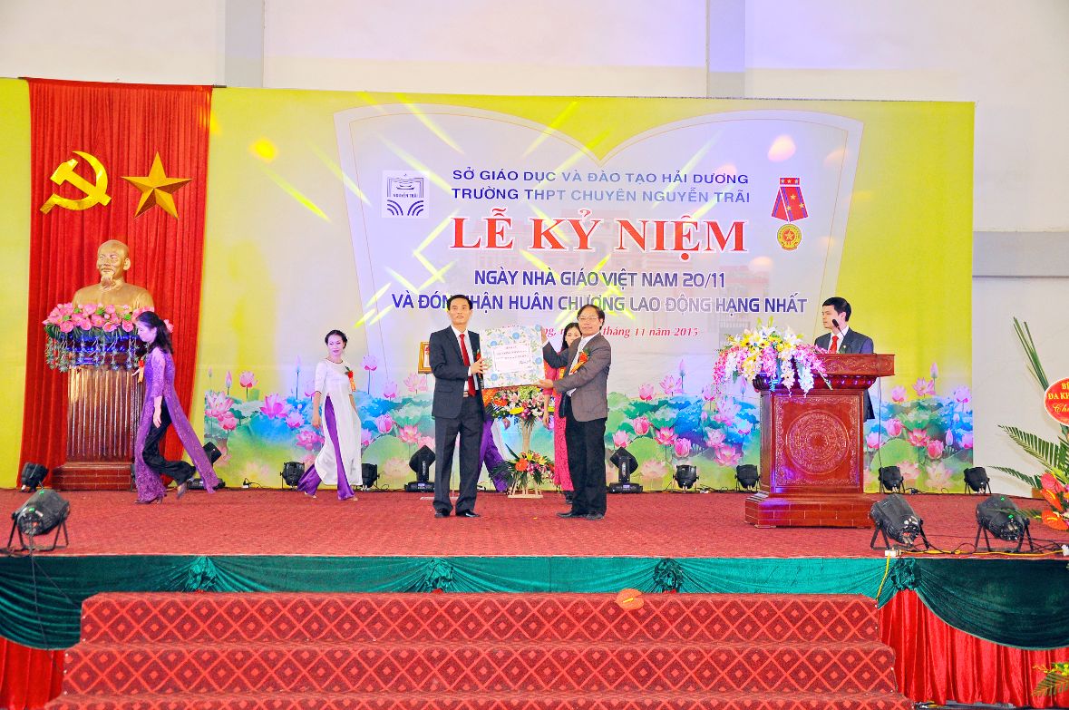 Nhấn để phóng to