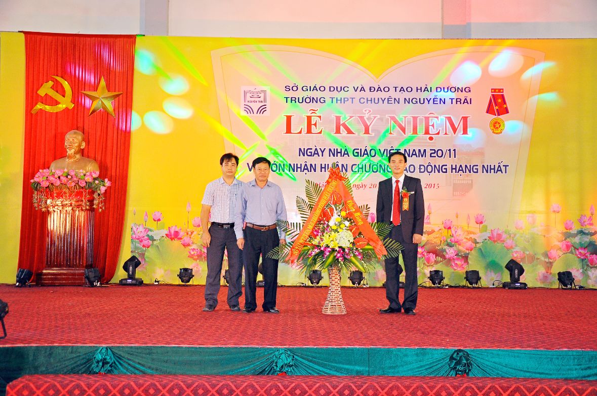 Nhấn để phóng to