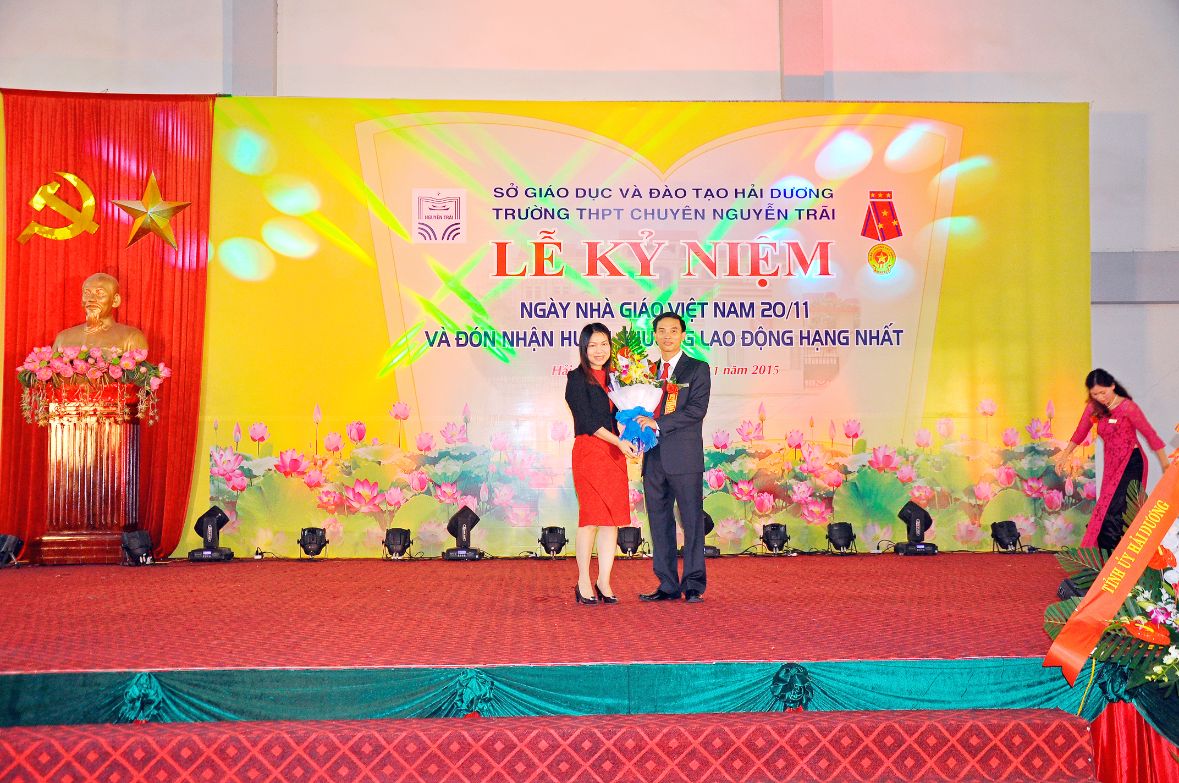 Nhấn để phóng to