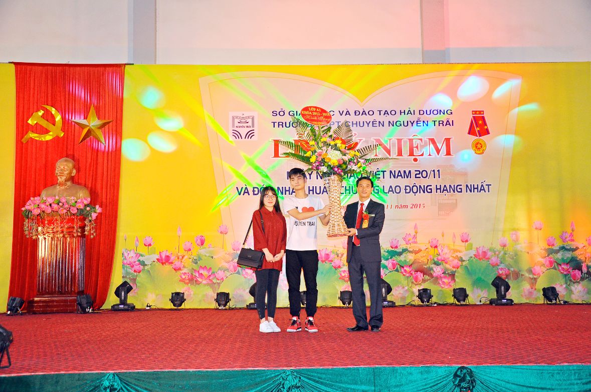 Nhấn để phóng to