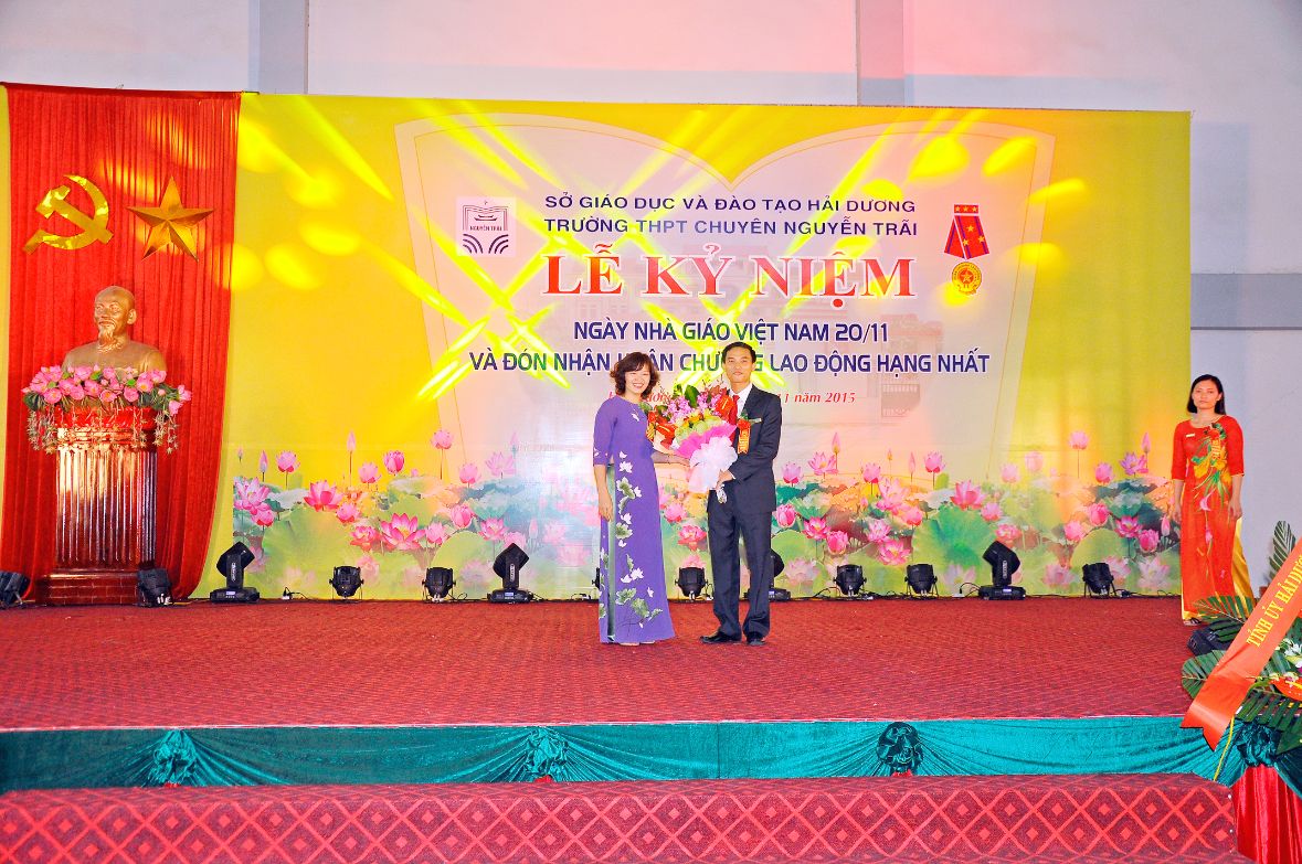 Nhấn để phóng to