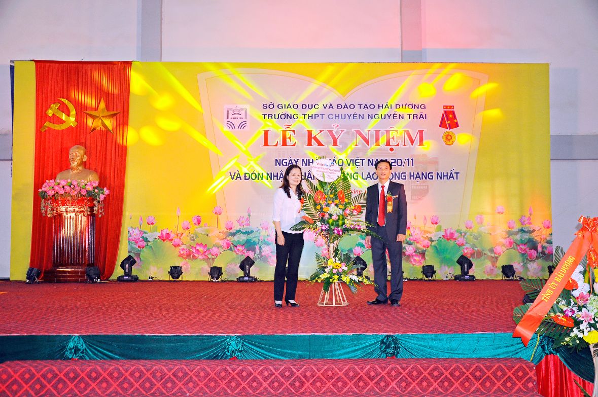 Nhấn để phóng to