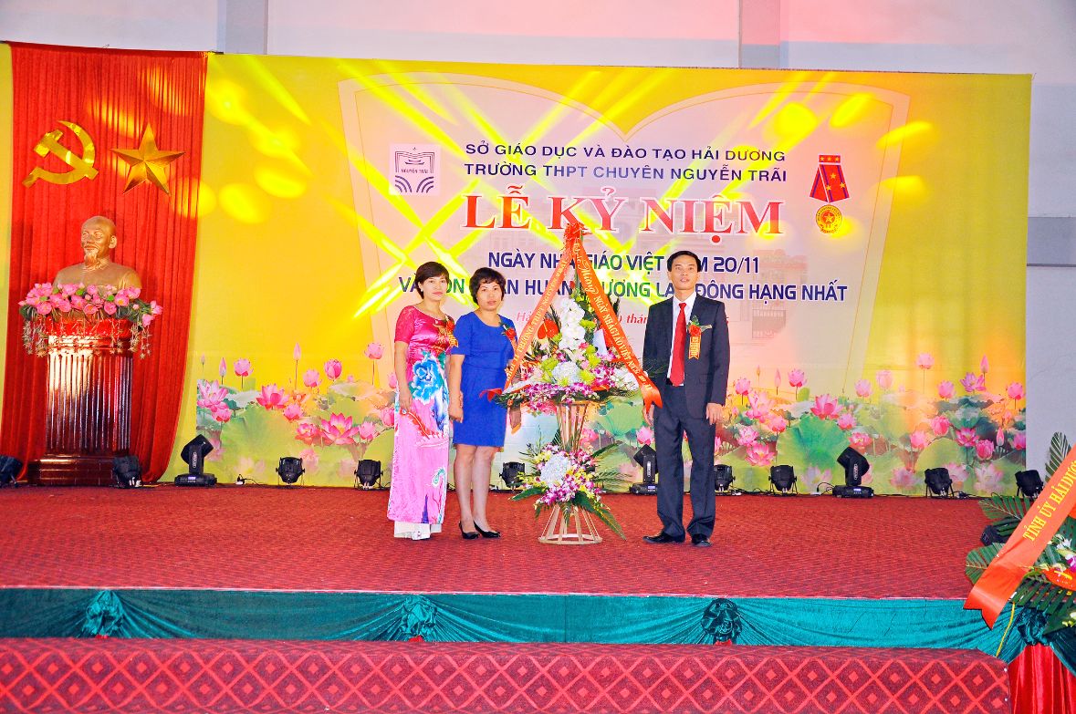 Nhấn để phóng to