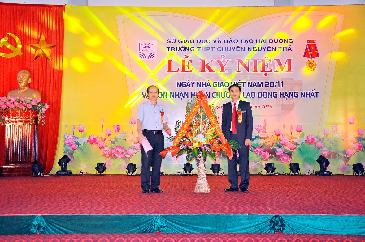 Nhấn để phóng to
