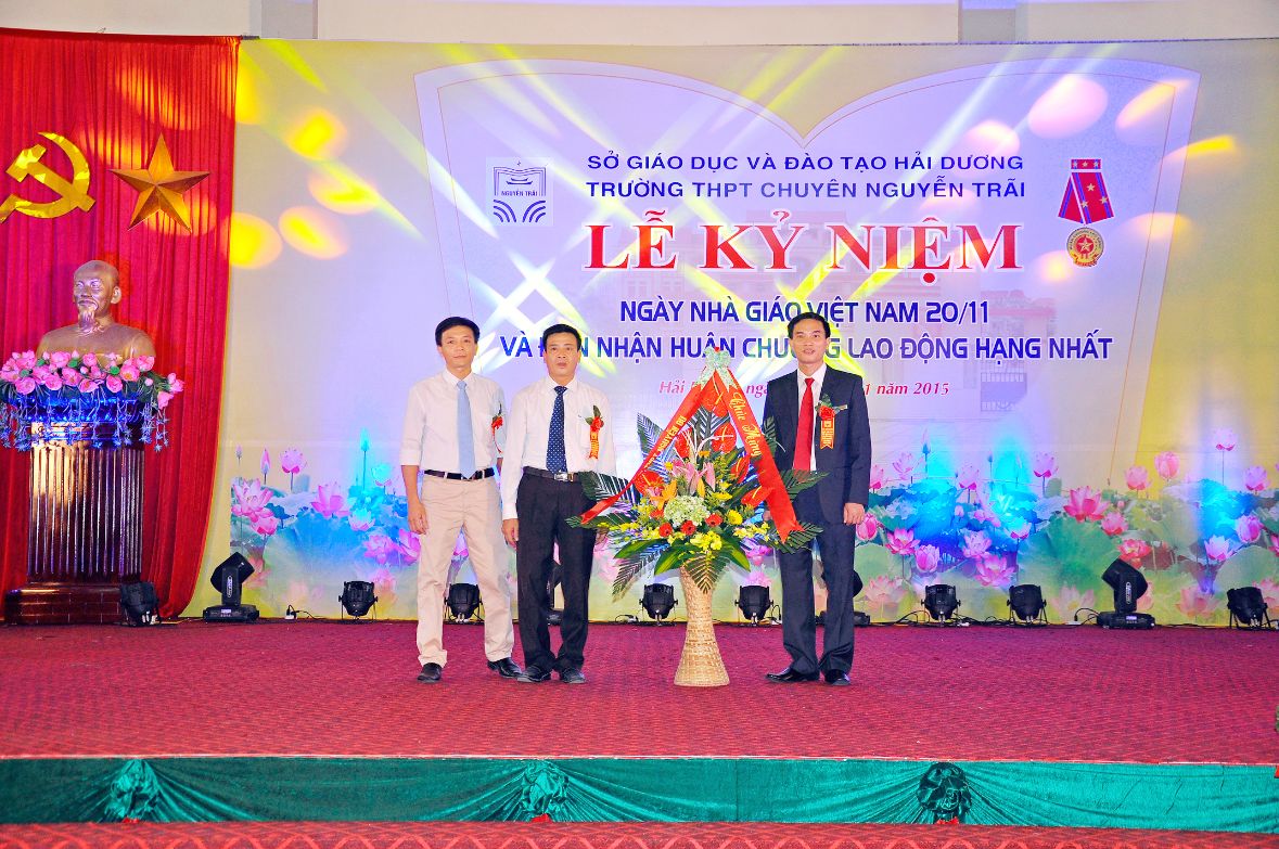 Nhấn để phóng to