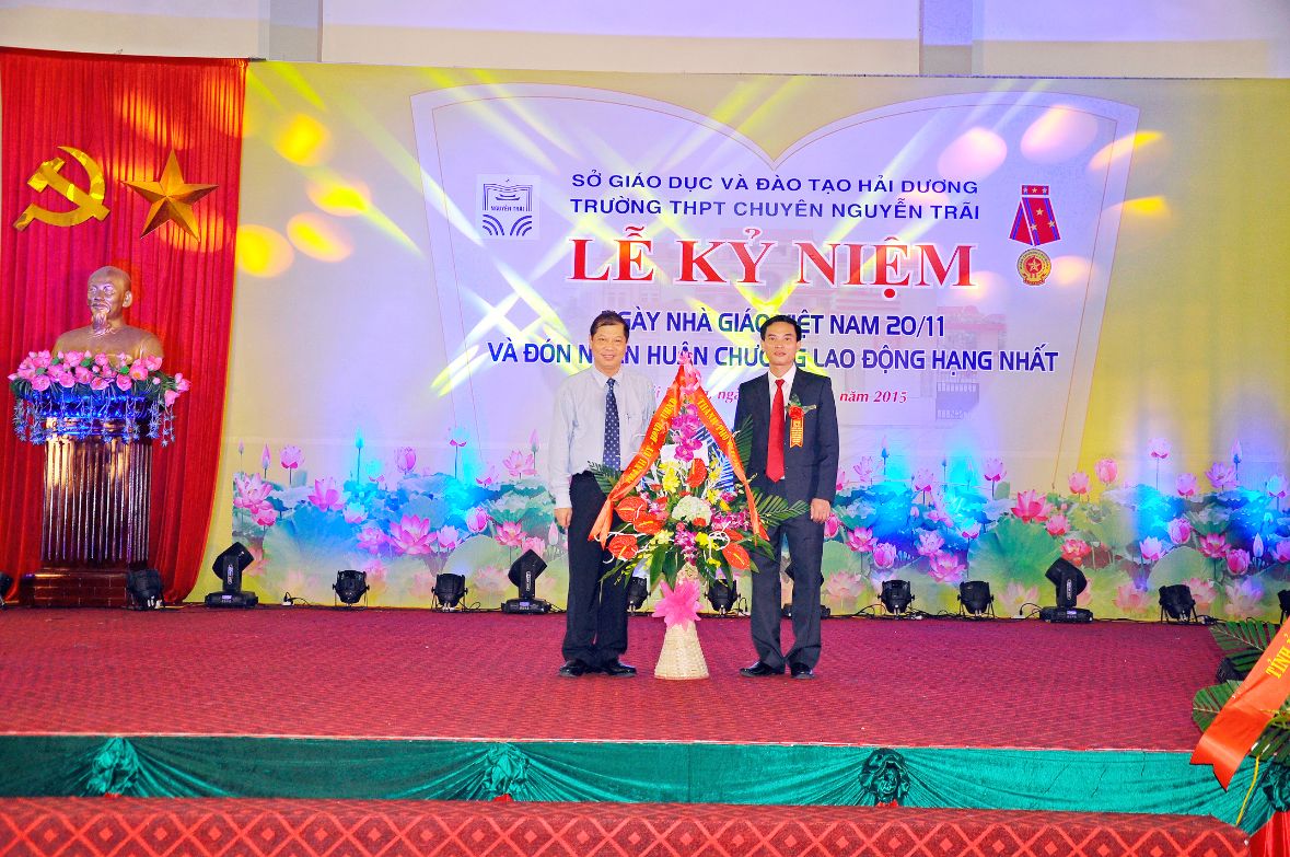 Nhấn để phóng to