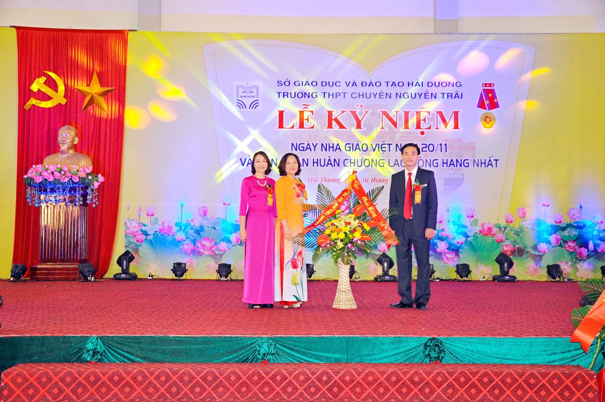 Nhấn để phóng to