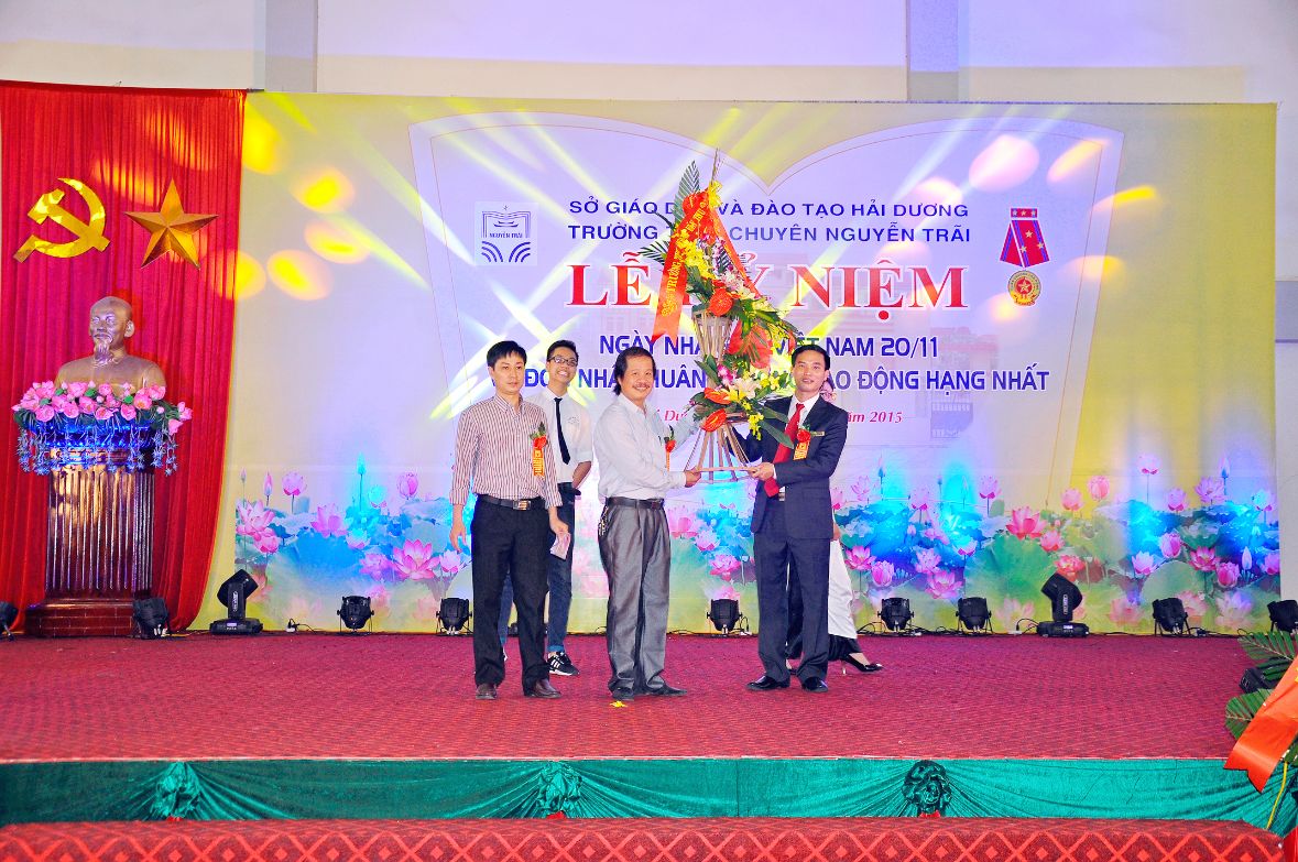 Nhấn để phóng to