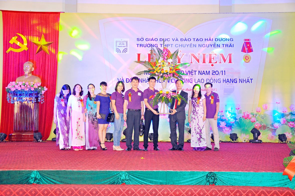 Nhấn để phóng to