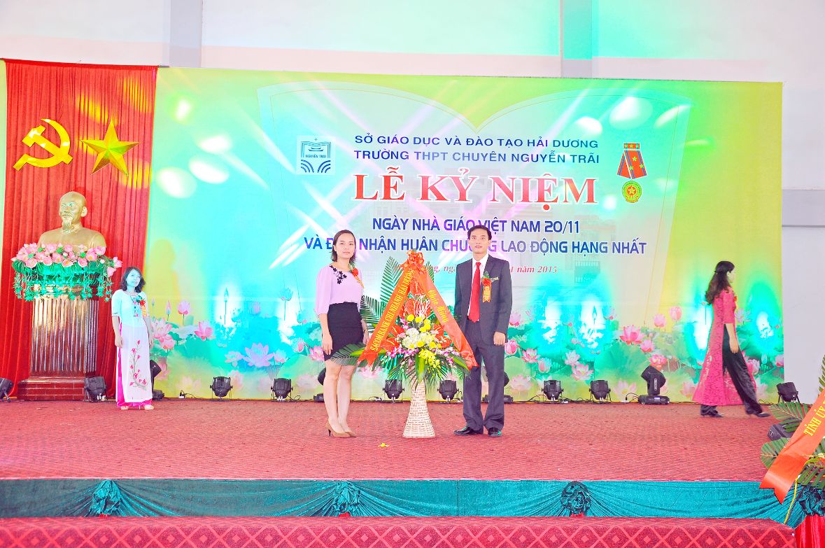 Nhấn để phóng to