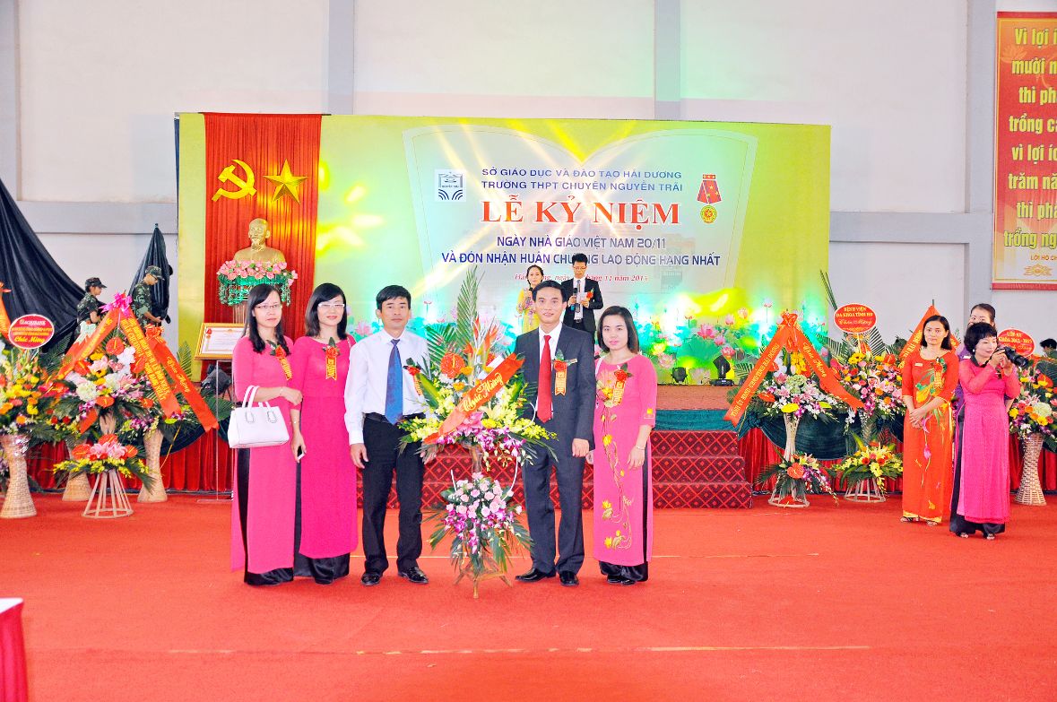 Nhấn để phóng to
