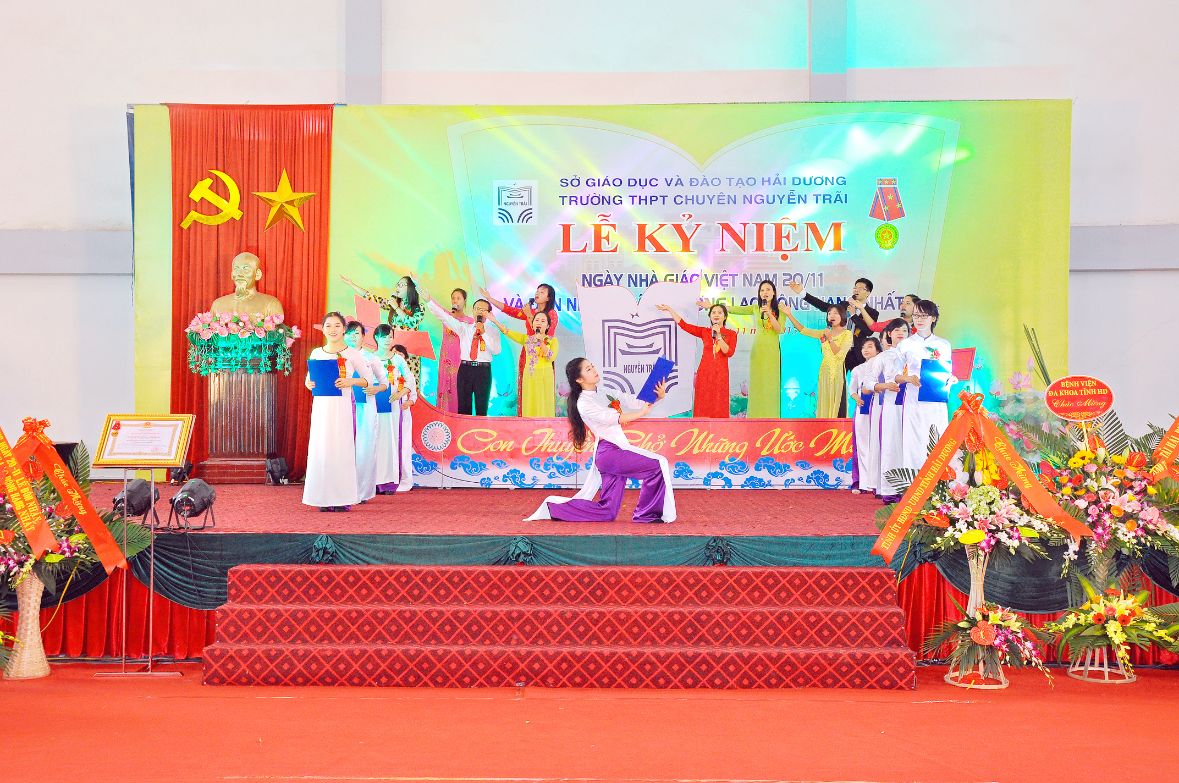 Nhấn để phóng to