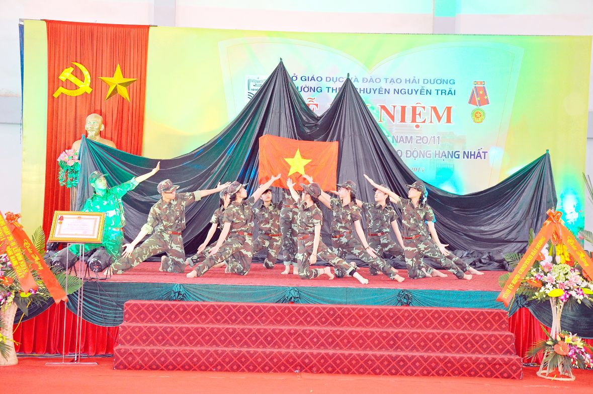 Nhấn để phóng to