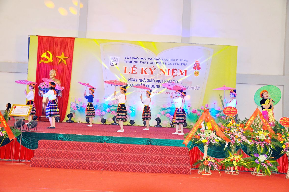 Nhấn để phóng to